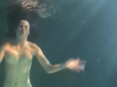 FreeKiloPorn presents: This girl can stay underwater for a long time
