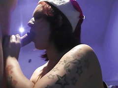 FreeKiloPorn presents: Tia's christmas webcam show