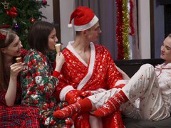 FreeKiloPorn presents: Lucky dude gets the best christmas gift - lina sun and alice xo