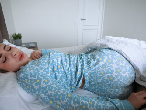 FreeKiloPorn presents: My whore step mom wakes me up in the best way she knows!