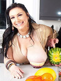 FreeKiloPorn presents: Sex in the kitchen